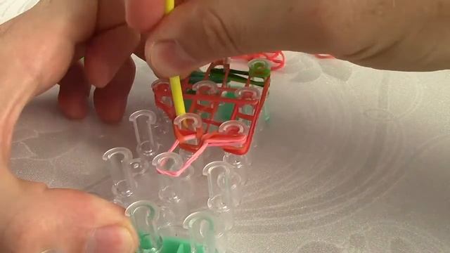 Аппетитная клубника или земляника из Rainbow Loom смотреть онлайн