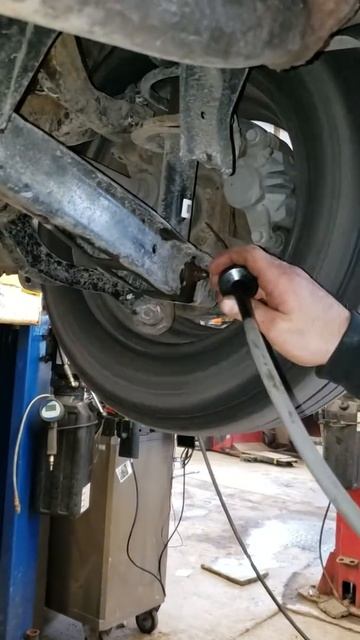 Диагностика неисправного колеса автомобиля . смотреть онлайн