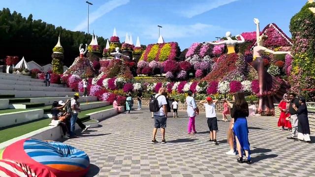 Цветочный оазис в пустыне !