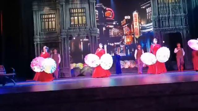 В Наньчуне находится одно из лучших в Китае акробатич? смотреть онлайн