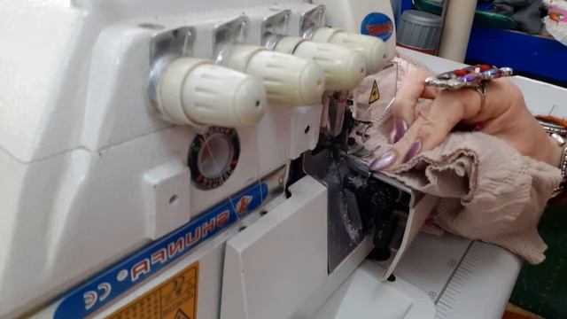 Швейная идея. Как обработать горловину на платье без намёток на оверлоке. смотреть онлайн