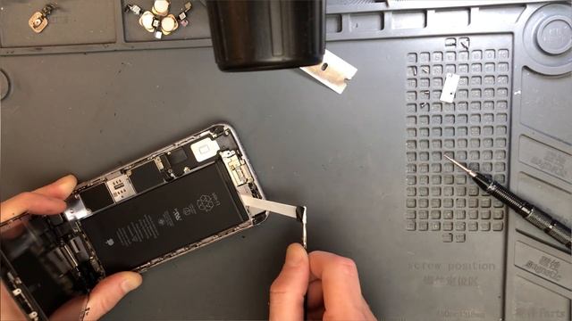 Замена аккумулятора IPhone 6S Plus #apple #iphone #shorts #trendingshorts #repair