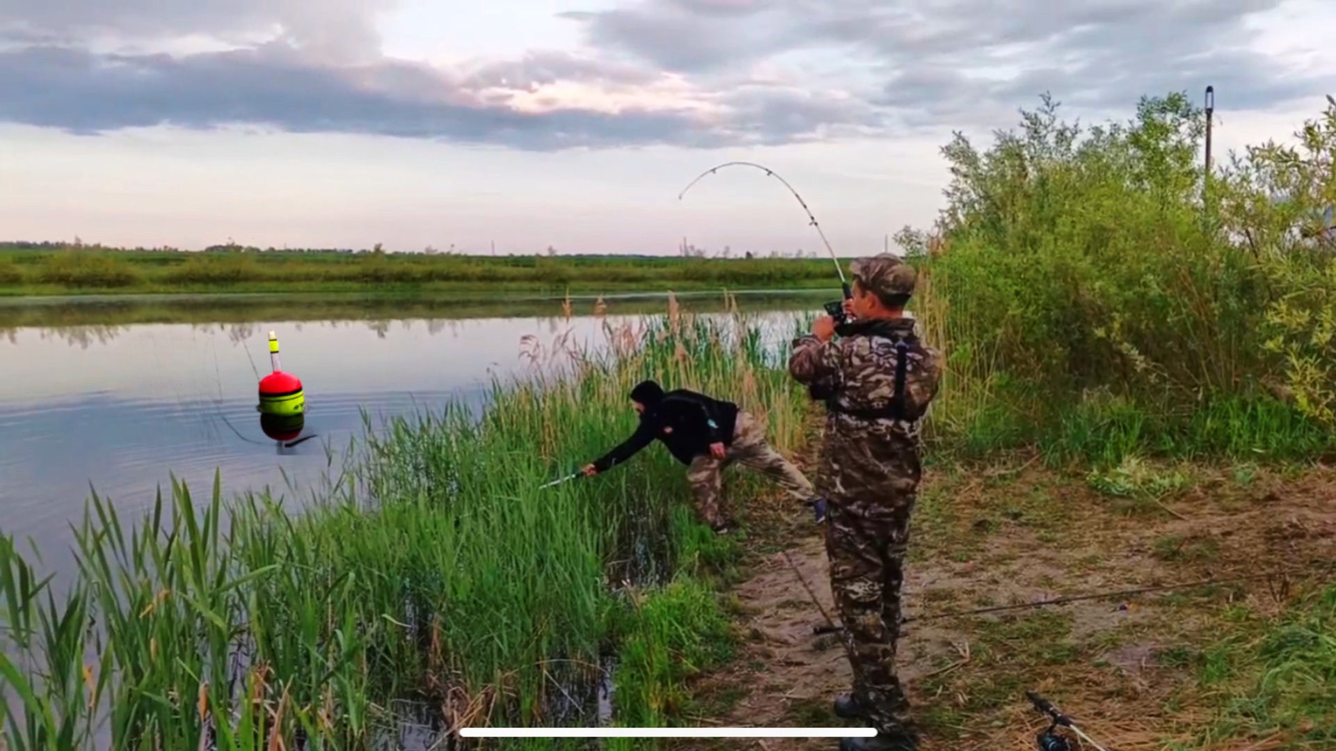 ЩУКИ ТОПЯТ ПОПЛАВОК!РЫБАЛКА на ЖИВЦА!!!ПОСТАВИЛ ДОНКИ на КАРПА..ТАКОЙ РЫБАЛКИ МЫ ТОЧНО НЕ ОЖИДАЛИ… смотреть онлайн