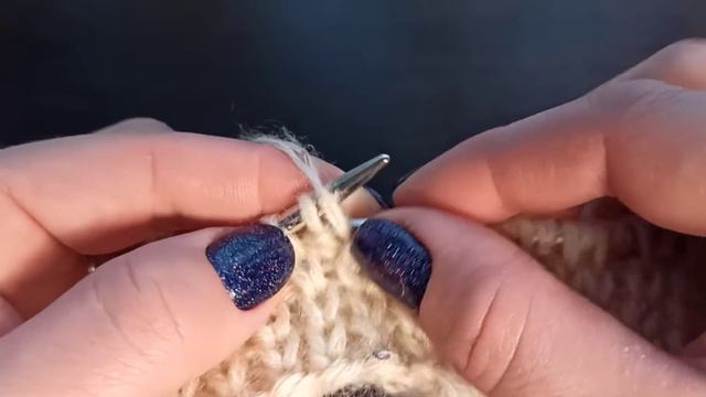 Вяжем красивую ровную резинку со снятыми лицевыми по кругу смотреть онлайн