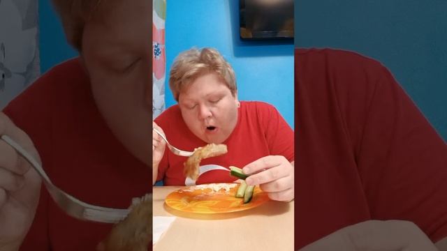 Свиной шницель с огурчиком смотреть онлайн