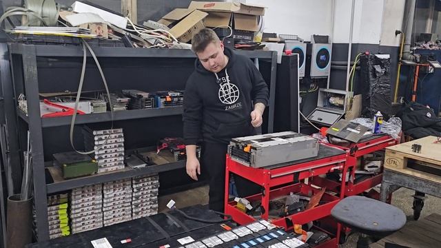 52kWh в NISSAN LEAF з елементів від AUDI E-TRON смотреть онлайн