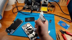 iPhone 12 отклеился экран