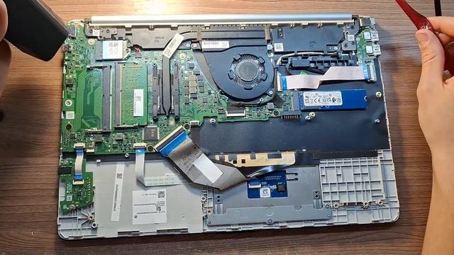 Замена аккумулятора на ноутбуке HP 15s-eq1302ur смотреть онлайн
