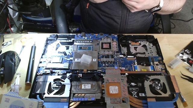 Смяна на термоподложки и смяна на термопаста Acer Predator He смотреть онлайн