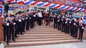 Последний звонок: выход выпускников 11 класса