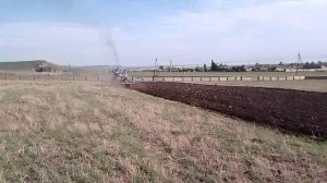 Трактор🚜 Т-150 пашет поле под пары