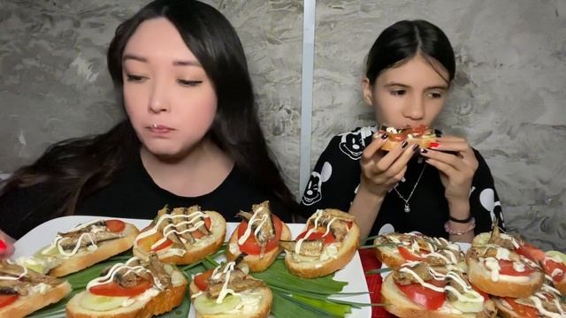 МУКБАНГ бутерброды со шпротами ❤️ ❤️