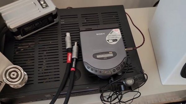 Портативный CD Sony discman D-311 и Российский CD Reaton Pcd-123s