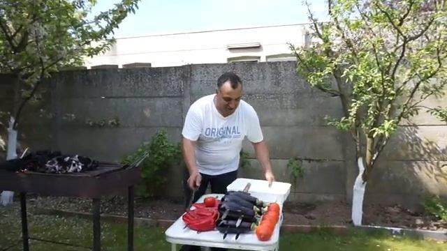 Супер сочный шашлык из корейки с овощным салатом. Рецепт от Жоржа смотреть онлайн