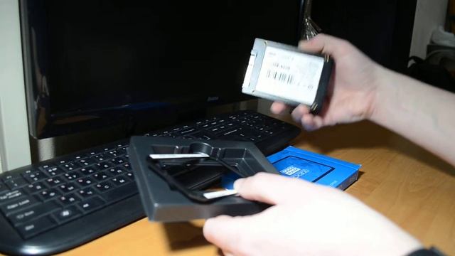 Распаковка Goodram CX300 120GB 2.5" SATAIII TLC (SSDPR-CX300-120) из Rozetka.com.ua смотреть онлайн