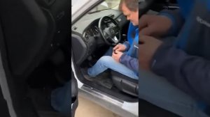 Прикурить автомобиль. Запуск бустером.