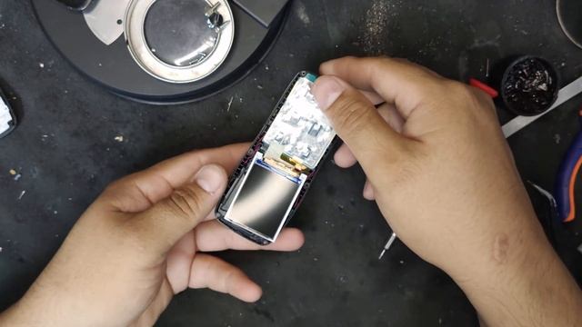 Nokia 105 не заряжается