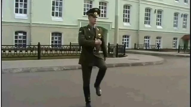 Строевая стойка и выполнение команд смотреть онлайн