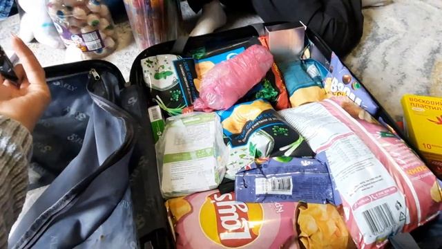 Влог\распаковка посылки от родителей с Украины\чипсы ? смотреть онлайн