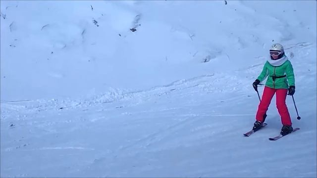 Vlog: Bukovel // Впервые в жизни катаюсь на лыжах. // For the first time in my life I ski. смотреть онлайн