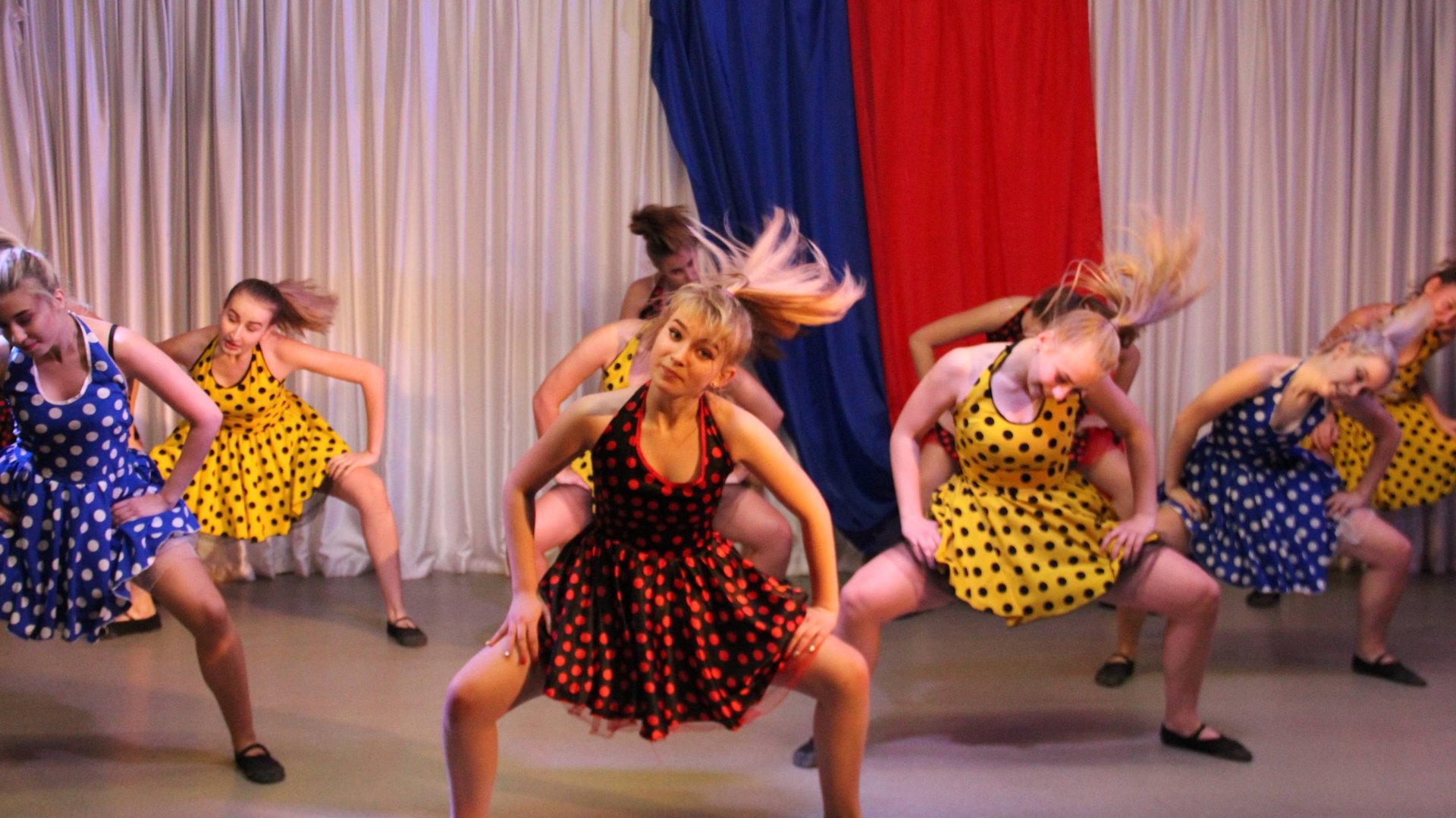 ТАНЦУЮТ ВСЕ смотреть онлайн