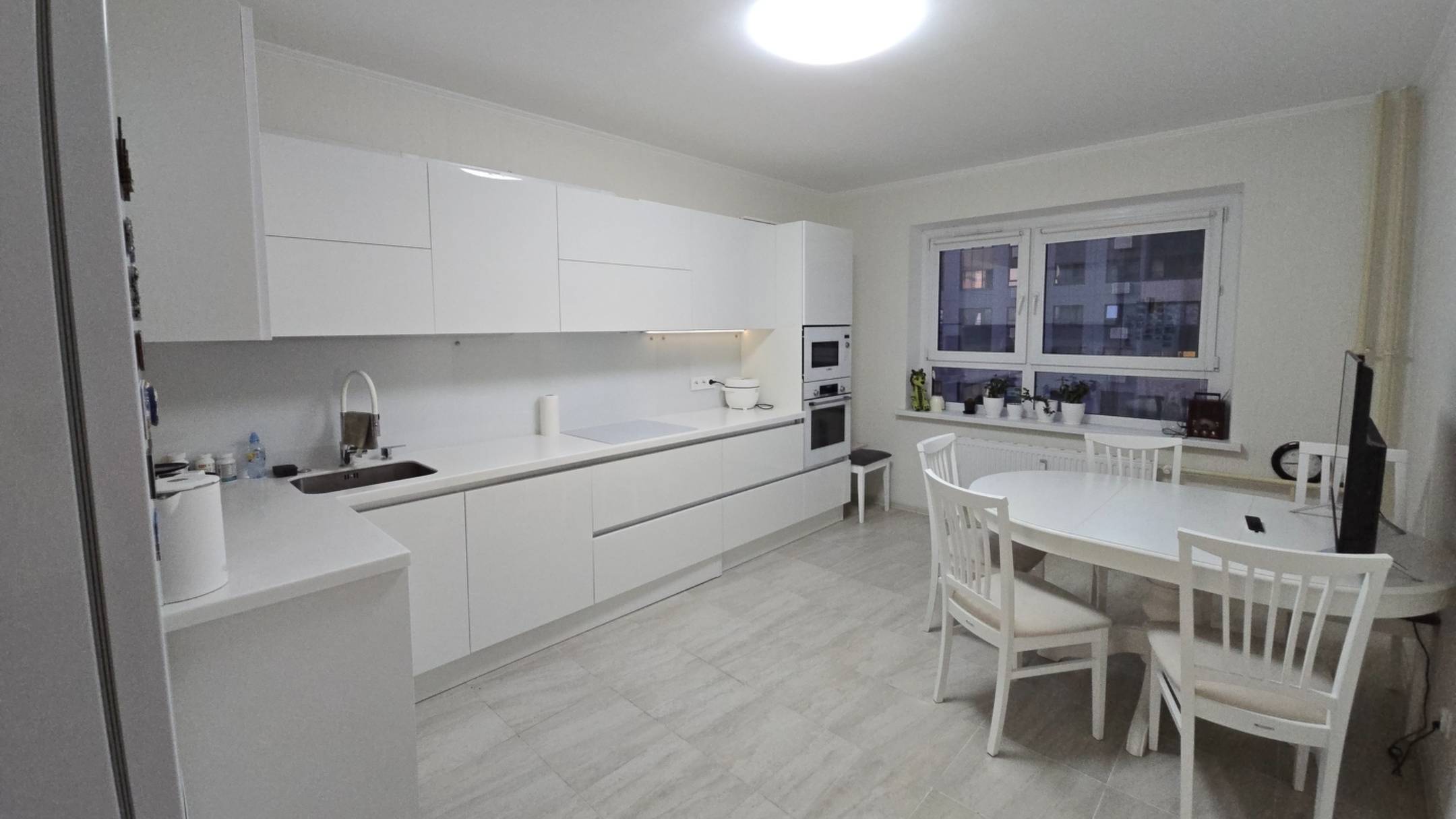 Просторная евро-трехкомнатная квартира в ЖК Зеленая Вертикаль с мебелью и техникой