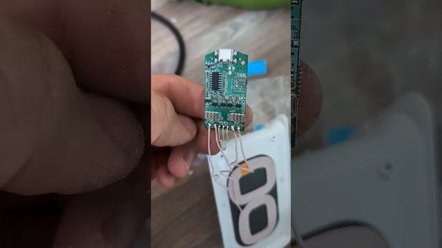 Почему горят беспроводные зарядки? Исправляю проблем? смотреть онлайн