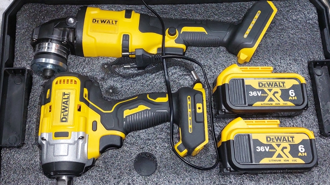 Болгарка аккумуляторная DeWALT
