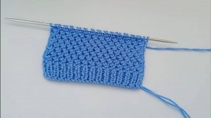 Плотный узор спицами поворотными и круговыми рядами.