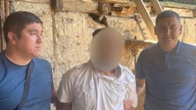 МАН АЗ БЕГОНАГОН ҲАРГИЗ НАНОЛАМ... КУШТОРИ ДУ МУҲОҶИРИ