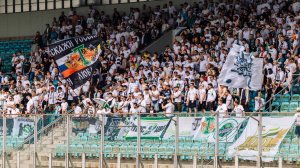 Болельщики футбольного клуба Торпедо на матче с КАМАЗом. Фанатская трибуна