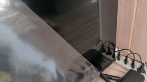 Телевизор Hisense. Снятие защитной плёнки