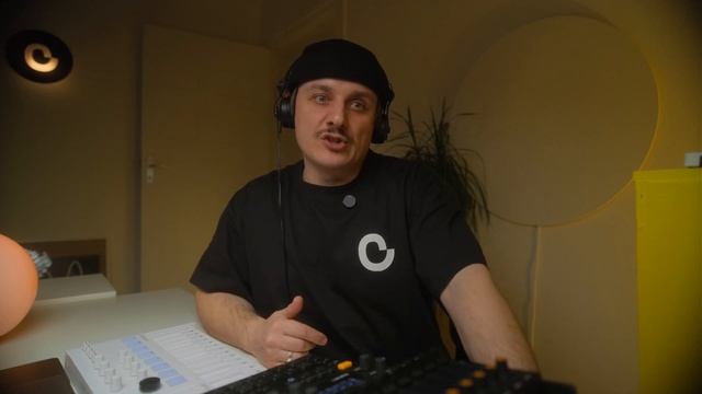 Лучший MIDI контроллер не только для DAW - Arturia Minilab 3 смотреть онлайн