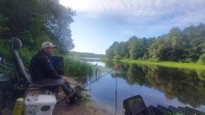 Ловля леща на реке.