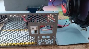 Проклеивать корпуса колонок или нет ?