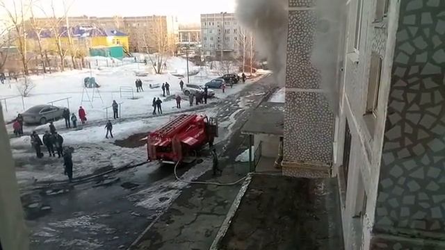Пожар на Энгельса 59, 23.03.2017, Верхняя Салда. Видео № 1 смотреть онлайн