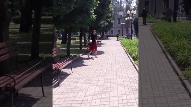 #короткое #прогулка#позитив#сквер #радость#солнце Прогулка в сквере.Солнце!!!☀️☀️☀️🌈🌈🌈👍💃💃💃☘🌿🍀 смотреть онлайн