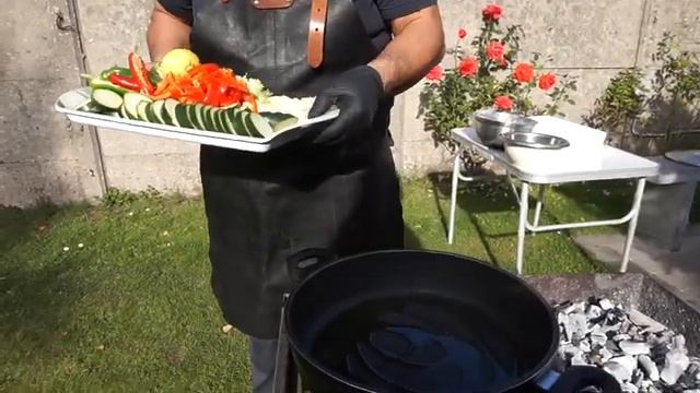 Приготовление вкусной рыбы карп на мангале с овощным гарниром.Рецепт от Жоржа смотреть онлайн