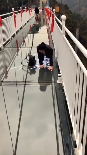 стеклянный мост смотреть онлайн