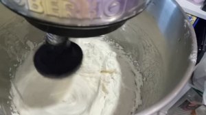 Рулет бисквитный с масляным кремом и курагой🥰🌹🌹🌹