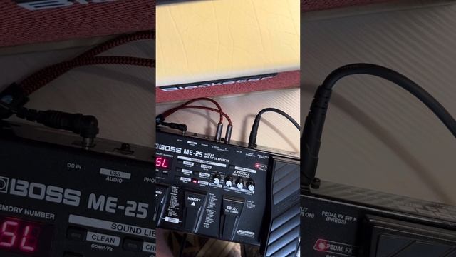 Boss ME-25 с гитарой BURNY RLG60 Les Paul смотреть онлайн
