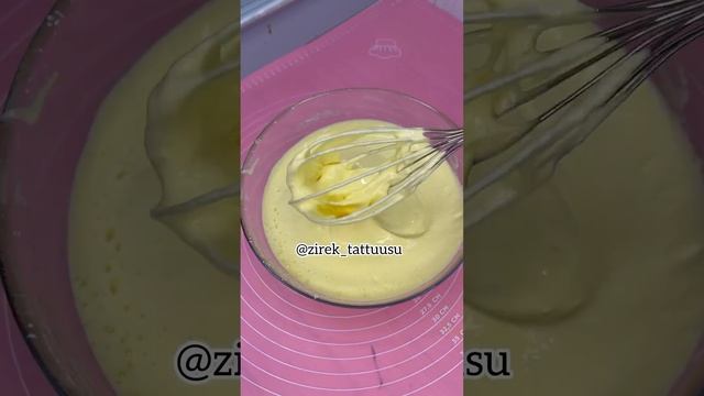 Кекс Курамына;3 шт жумуртка 240 гр Сахар 200 гр айран 2 Аш к