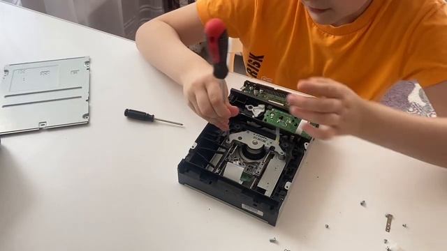 Проверка мифа. Есть ли в дисководе алмаз? Узнаешь в это смотреть онлайн