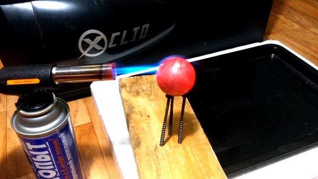 Що если раскалений шар поставить на кубик льда