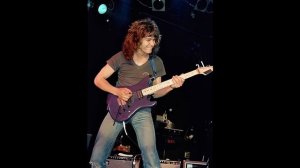 Рок группа Van Halen  - "Jump" + "When It's Love"