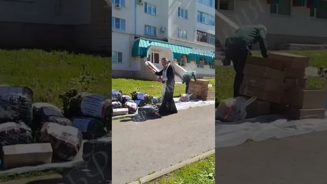 Погрузка очередного гуманитарного рейса состоялась. смотреть онлайн