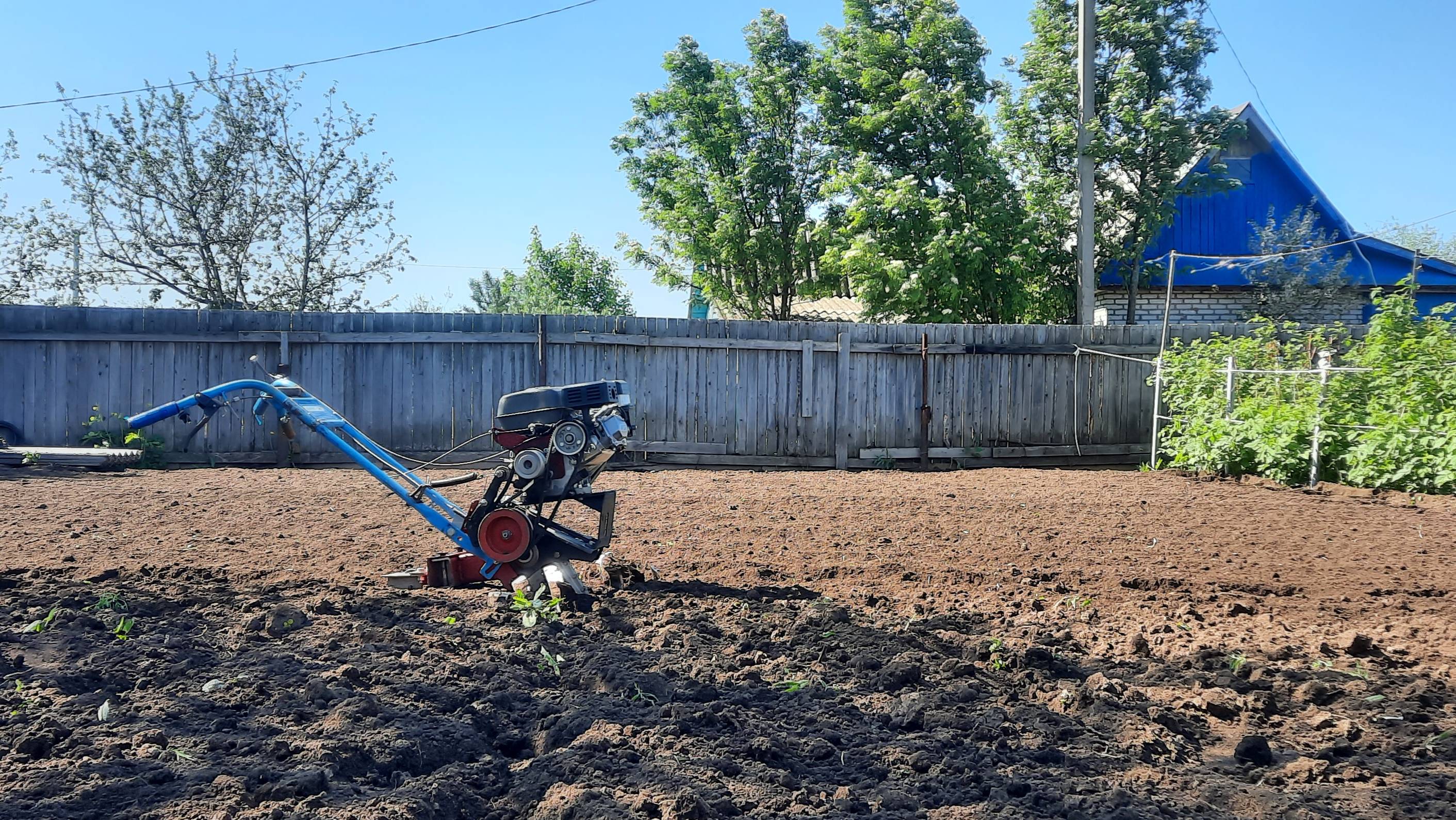 Танк, а не мотоблок.