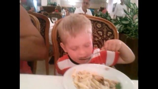 ВЛОГ///СПИТ за СТОЛОМ) ВСЯ ЖИЗНЬ - БОРЬБА!!! смотреть онлайн