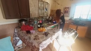 ЖИВУ ОДНА В ДЕРЕВНЕ / ВСТРЕТИЛА ПОДРУГУ / ЖАРИМ ШАШЛЫКИ