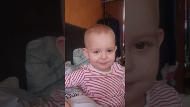 Малыш повторяет слова смотреть онлайн